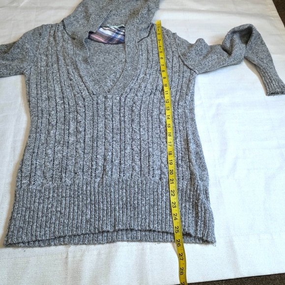 Maurices Gray Hooded Sweater Size Medium - Picture 3 of 7